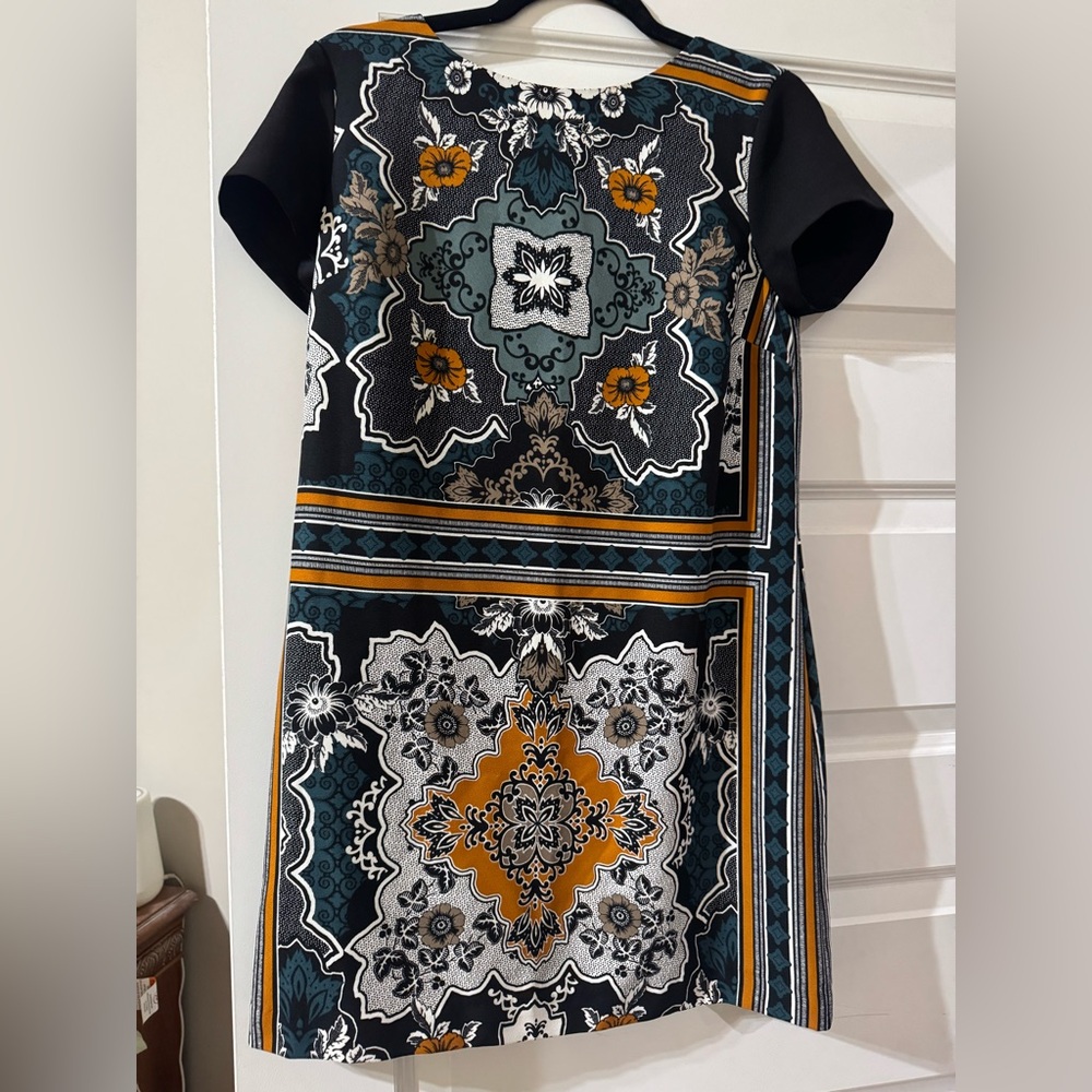 Banana Republic Black Floral Tribal Print Short Sleeved Mini Dress.  Size 6/p
